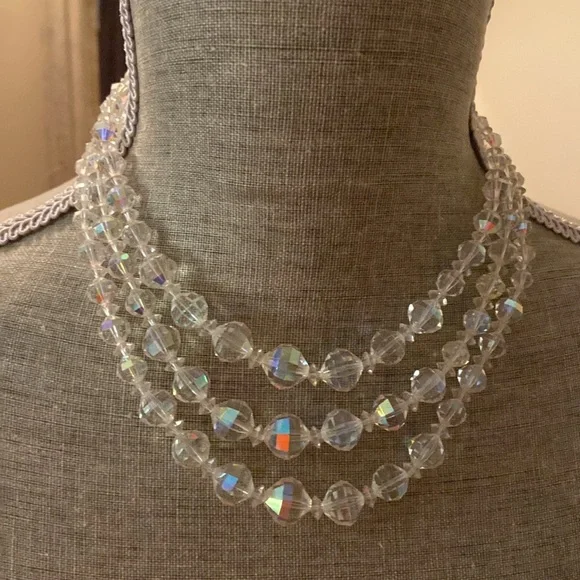 Vintage triple strand Aurora borealis graduated bead choker necklace 14 inch - Picture 3 of 12